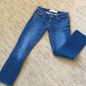 Low Rise, boot cut, Dark wash Jeans!